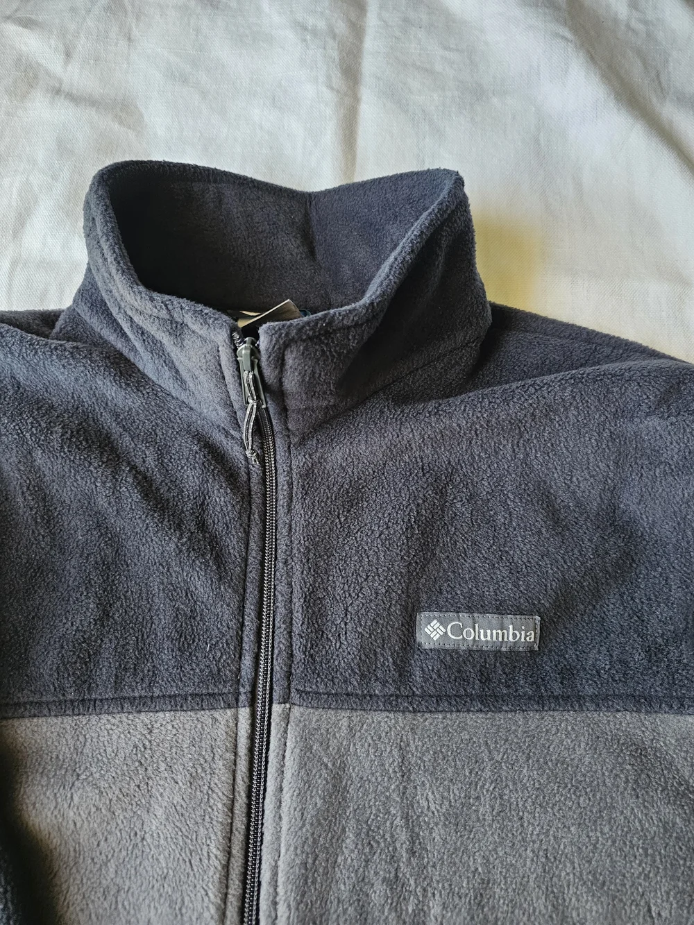 Columbia Men’s Two-Tone Gray Zip Front Fleece Jacket